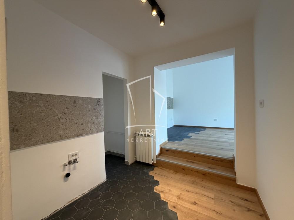 Stan na prodaju u Beogradu, Karaburma, dvosoban, 30m2, cena 146000 evra