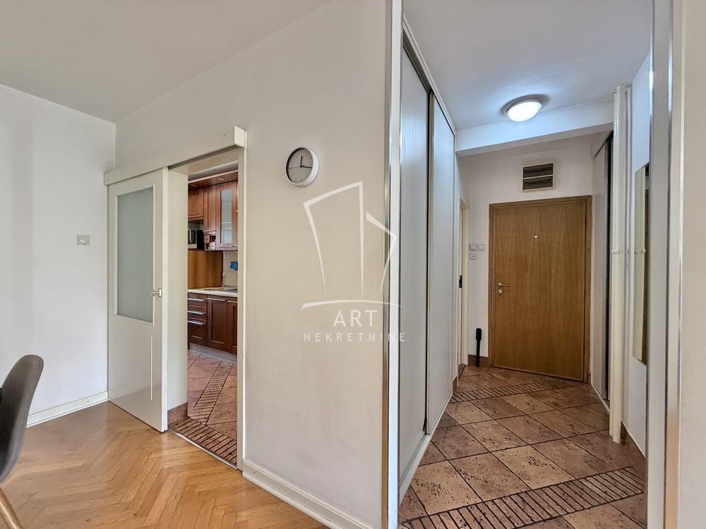 Stan na prodaju u Beogradu, Autokomanda, trosoban, 86m2, cena 338000 evra