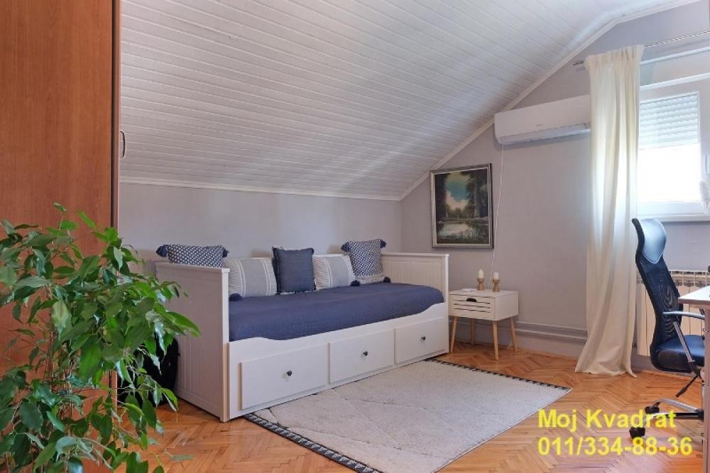 Stan na prodaju u Beogradu, Zemun polje, cetvorosoban, 100m2, cena 169000 evra