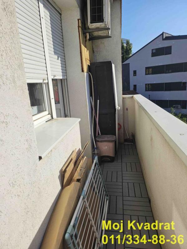 Stan na prodaju u Beogradu, Autokomanda, dvoiposoban, 52m2, cena 176000 evra