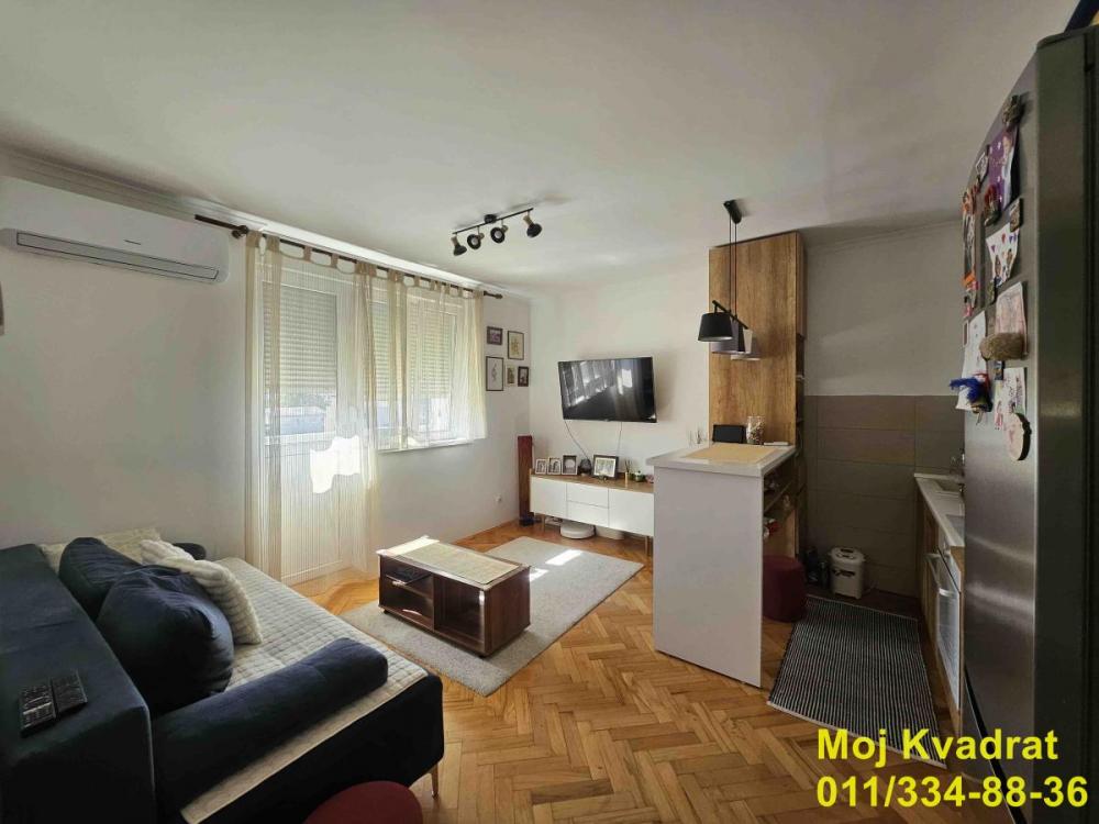 Stan na prodaju u Beogradu, Autokomanda, dvoiposoban, 52m2, cena 176000 evra
