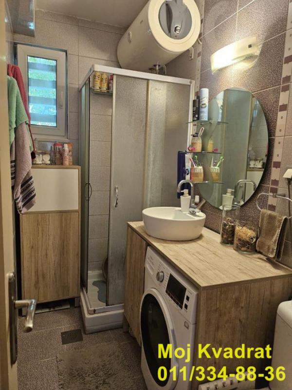 Stan na prodaju u Beogradu, Autokomanda, dvoiposoban, 52m2, cena 176000 evra