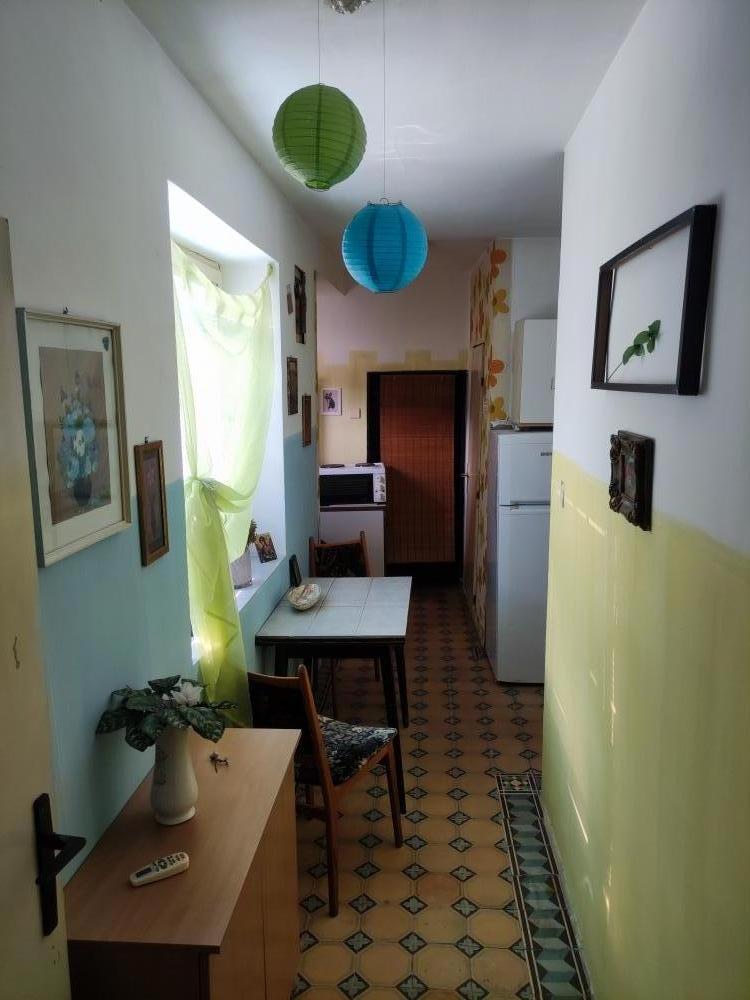 Stan na prodaju u Beogradu, Zemun centar, jednoiposoban, 31m2, cena 145000 evra
