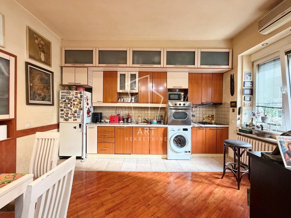 Stan na prodaju u Beogradu, Stari grad, cetvorosoban, 80m2, cena 500000 evra