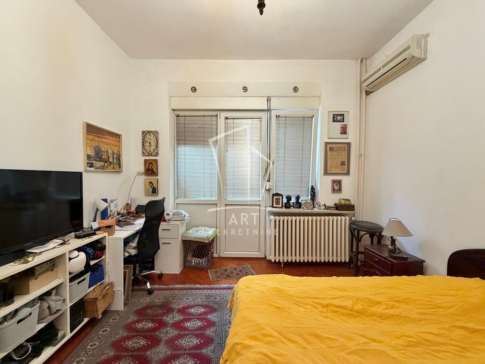 Stan na prodaju u Beogradu, Stari grad, cetvorosoban, 80m2, cena 500000 evra