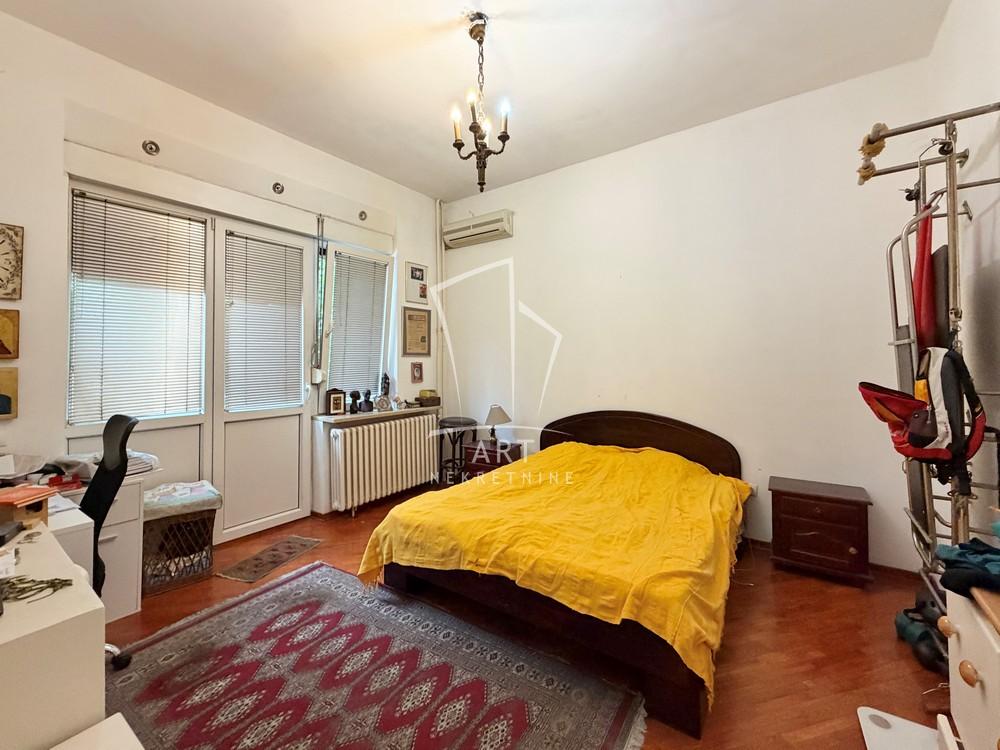 Stan na prodaju u Beogradu, Stari grad, cetvorosoban, 80m2, cena 500000 evra