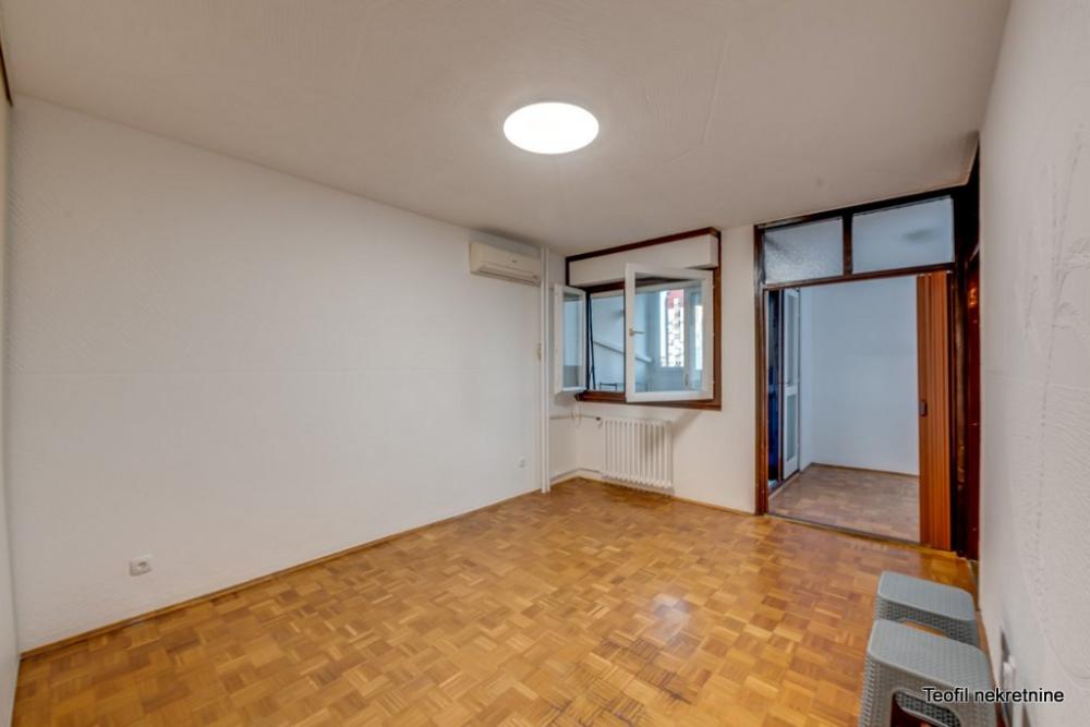 Stan na prodaju u Beogradu, Prvomajska, dvoiposoban, 56m2, cena 189000 evra