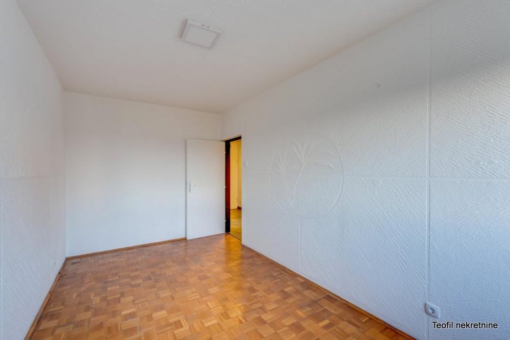 Stan na prodaju u Beogradu, Prvomajska, dvoiposoban, 56m2, cena 189000 evra