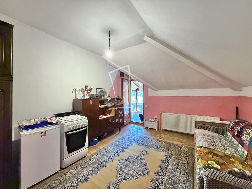 Stan na prodaju u Beogradu, Petlovo brdo, trosoban, 164m2, cena 135000 evra