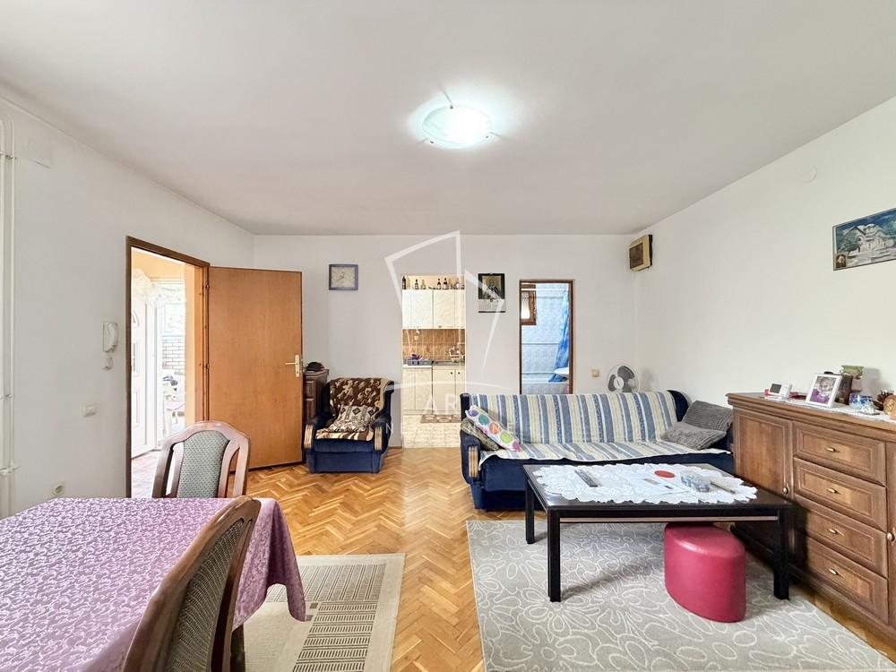 Stan na prodaju u Beogradu, Petlovo brdo, trosoban, 164m2, cena 135000 evra