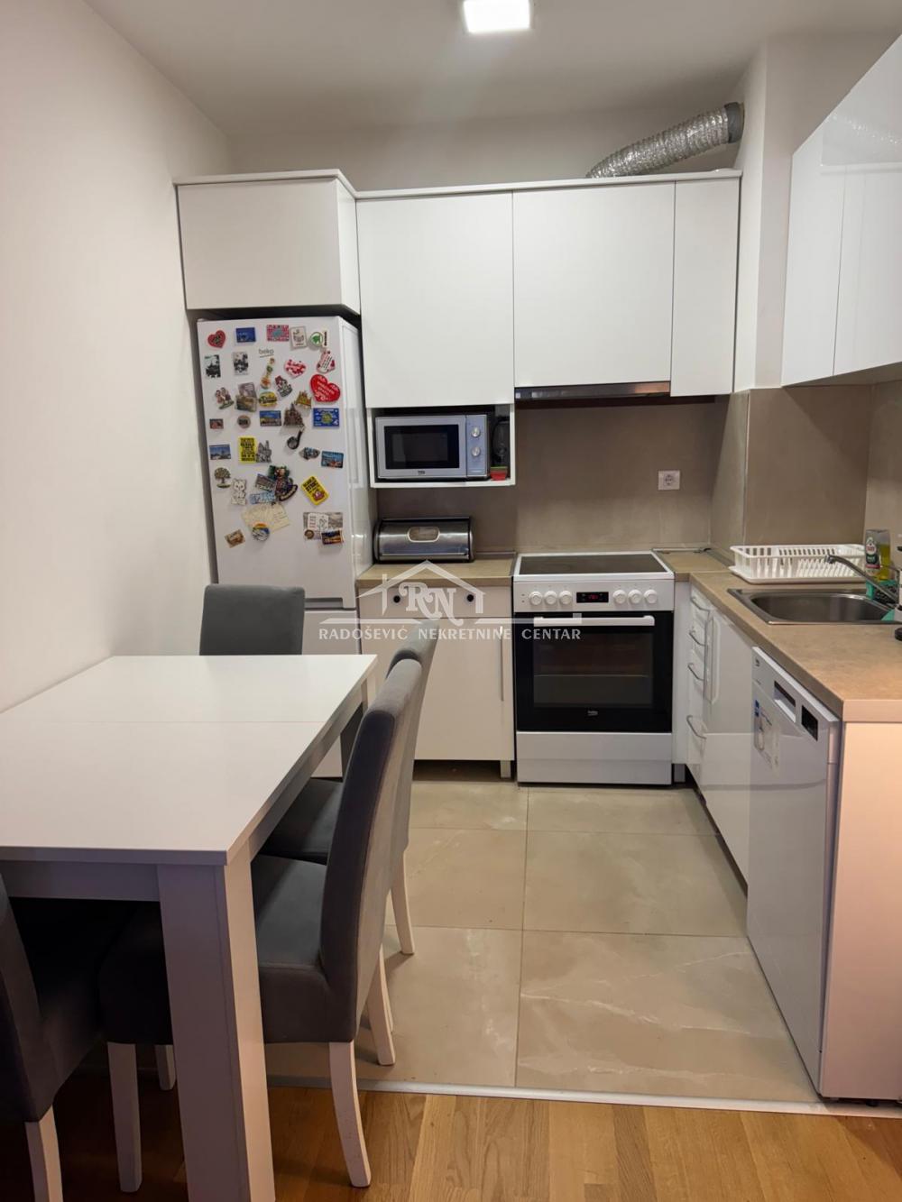 Stan na prodaju u Beogradu, Višnjička banja, jednoiposoban, 44m2, cena 149900 evra