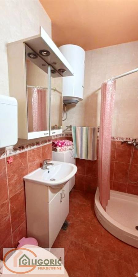 Stan na prodaju u Beogradu, Novi Beograd blok 62, dvosoban, 69m2, cena 220000 evra