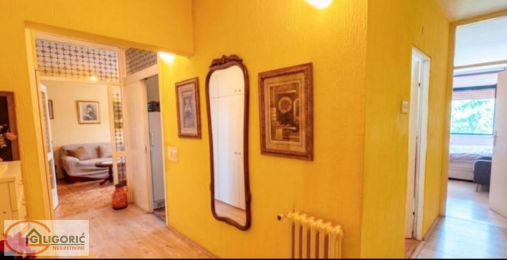 Stan na prodaju u Beogradu, Novi Beograd blok 62, dvosoban, 69m2, cena 220000 evra