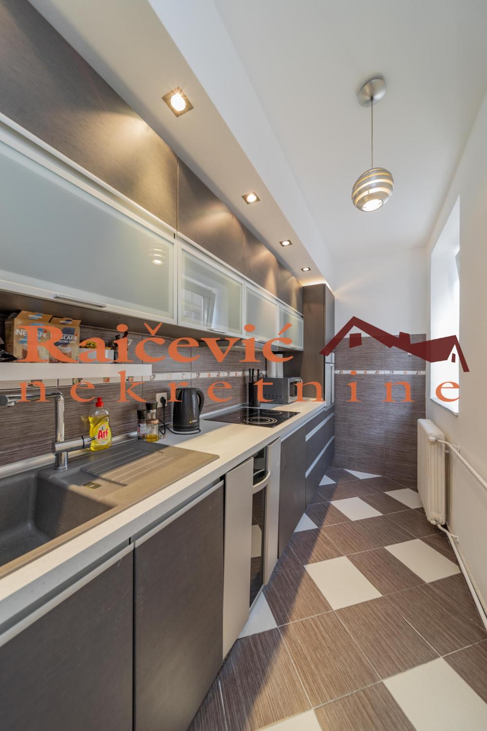 Stan na prodaju u Beogradu, Beograd (centar), trosoban, 98m2, cena 588000 evra
