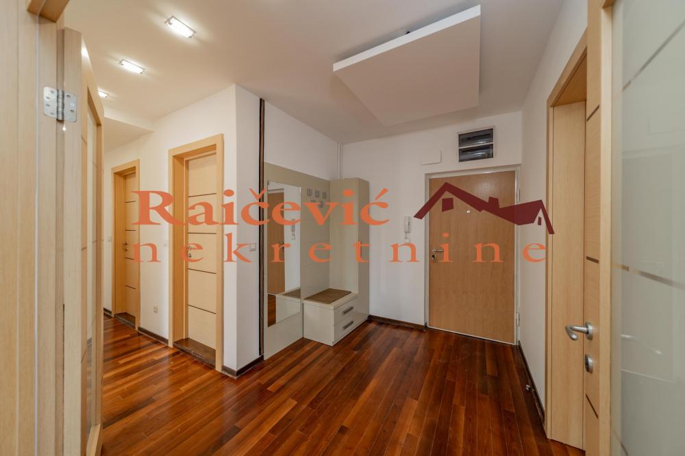 Stan na prodaju u Beogradu, Beograd (centar), trosoban, 98m2, cena 588000 evra