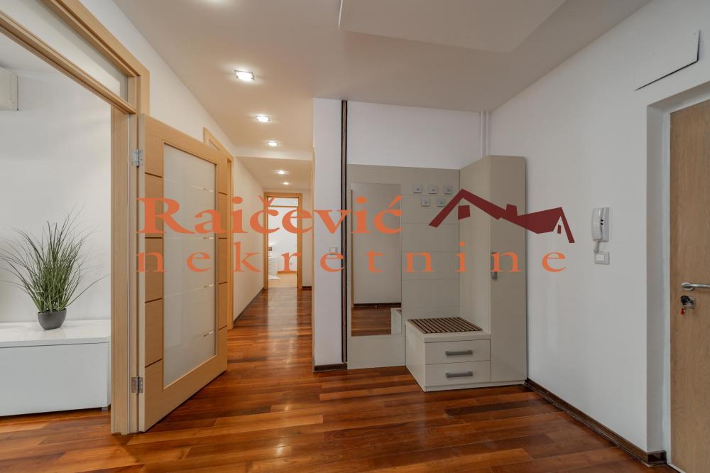 Stan na prodaju u Beogradu, Beograd (centar), trosoban, 98m2, cena 588000 evra