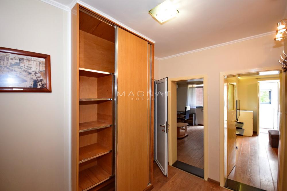 Stan na prodaju u Beogradu, Stari grad, dvosoban, 65m2, cena 299000 evra