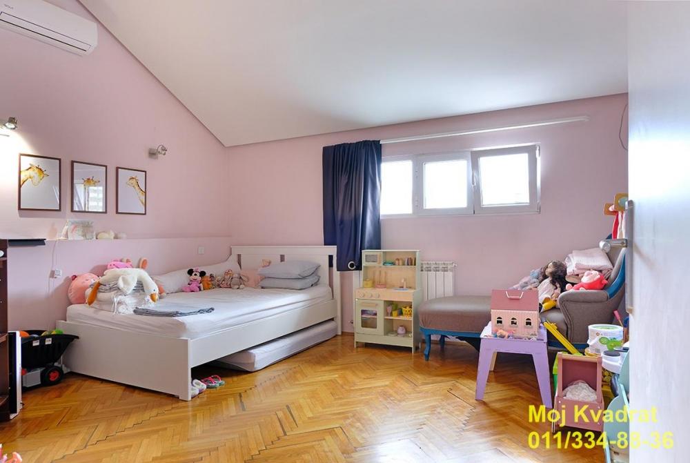 Stan na prodaju u Beogradu, Kalenić pijaca, trosoban, 99m2, cena 415700 evra