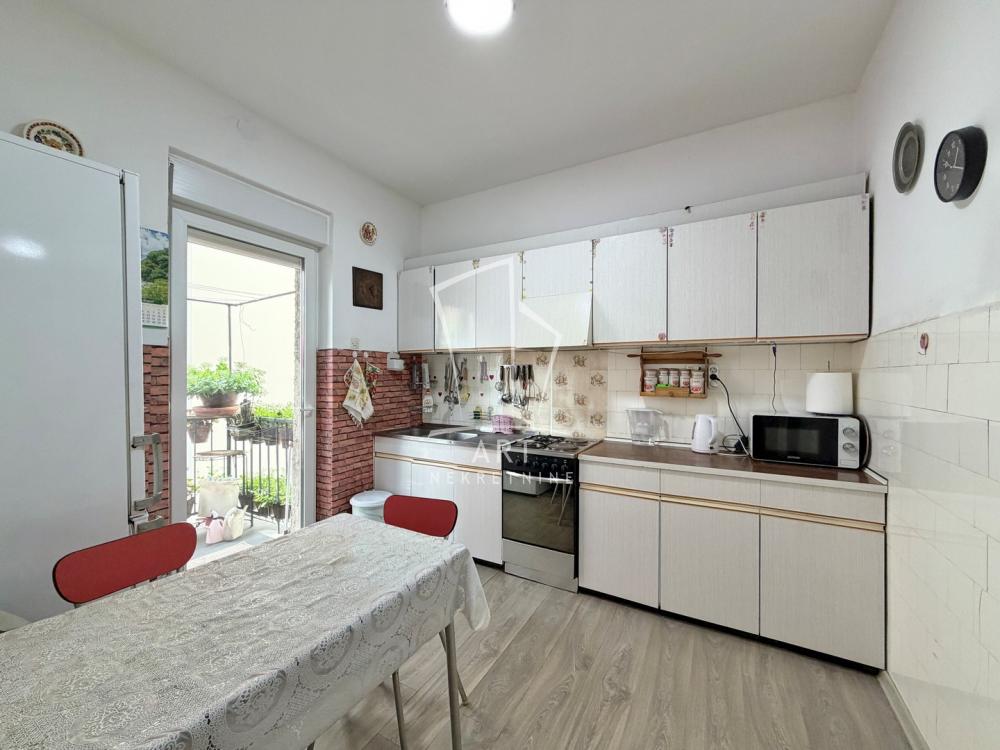 Stan na prodaju u Beogradu, Senjak, dvosoban, 67m2, cena 290000 evra