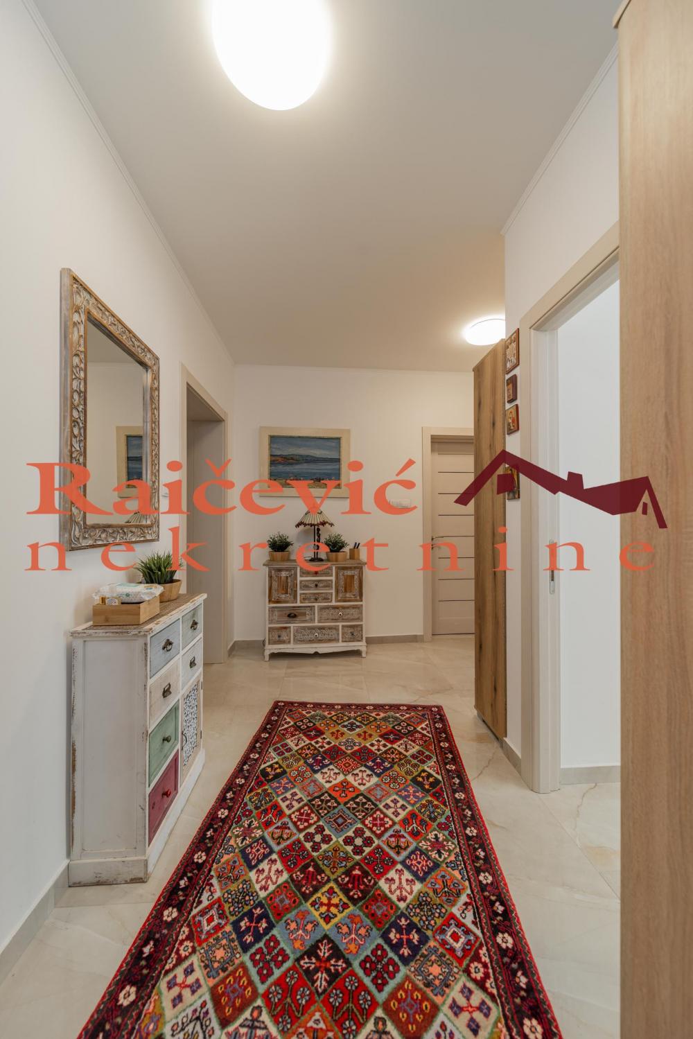 Stan na prodaju u Beogradu, Dedinje, trosoban, 80m2, cena 340000 evra