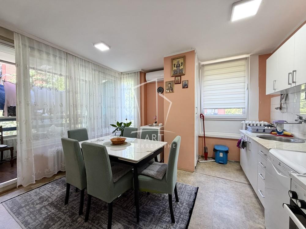 Stan na prodaju u Beogradu, Nova Galenika, dvosoban, 65m2, cena 190000 evra