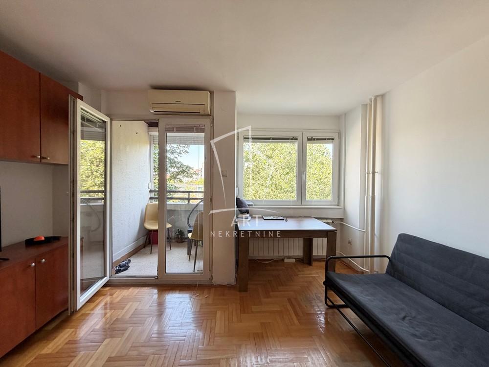 Stan na prodaju u Beogradu, Novi Beograd blok 45 (TC Enjub), 29m2, cena 148000 evra