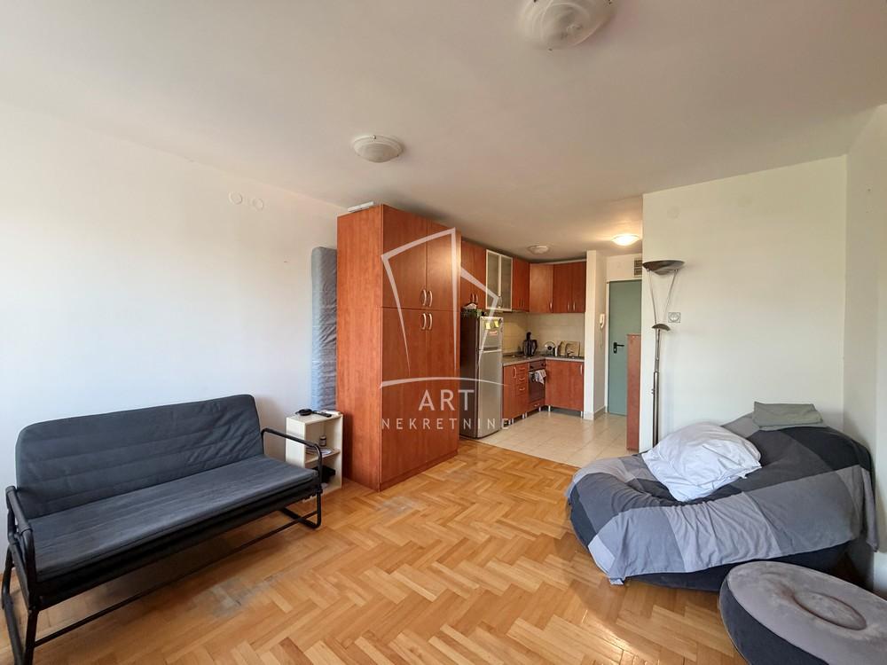 Stan na prodaju u Beogradu, Novi Beograd blok 45 (TC Enjub), 29m2, cena 148000 evra