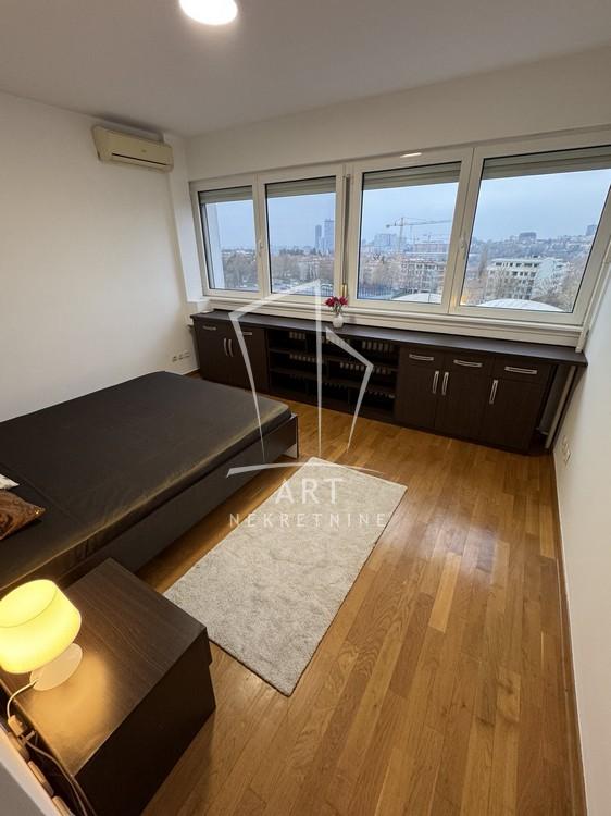 Stan na prodaju u Beogradu, Dedinje, dvoiposoban, 64m2, cena 249600 evra