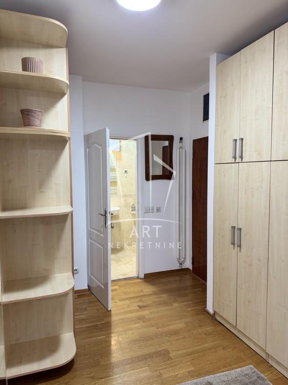 Stan na prodaju u Beogradu, Dedinje, dvoiposoban, 64m2, cena 249600 evra