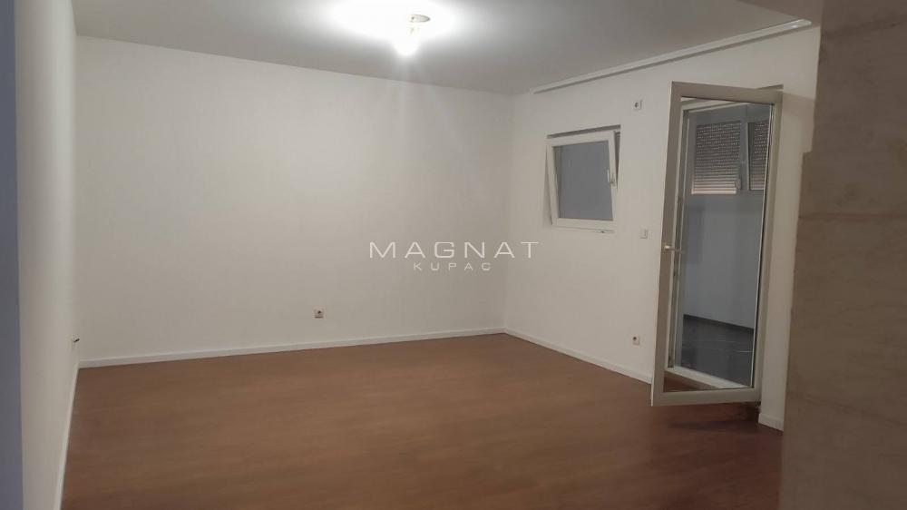 Stan na prodaju u Beogradu, Palilula, trosoban, 55m2, cena 129000 evra