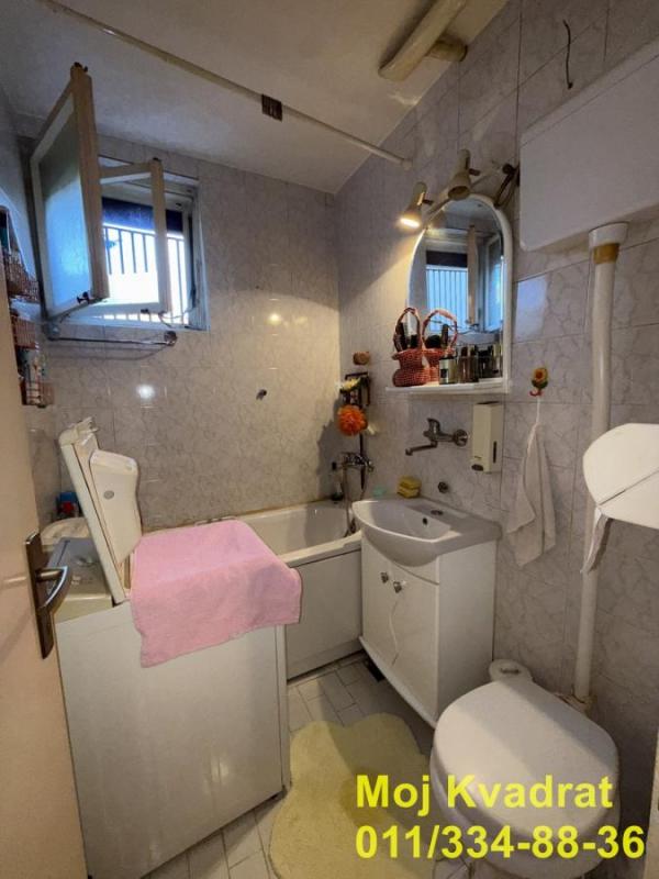 Stan na prodaju u Beogradu, Petlovo brdo, trosoban, 56m2, cena 151000 evra