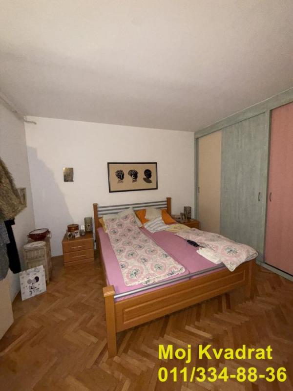 Stan na prodaju u Beogradu, Petlovo brdo, trosoban, 56m2, cena 151000 evra