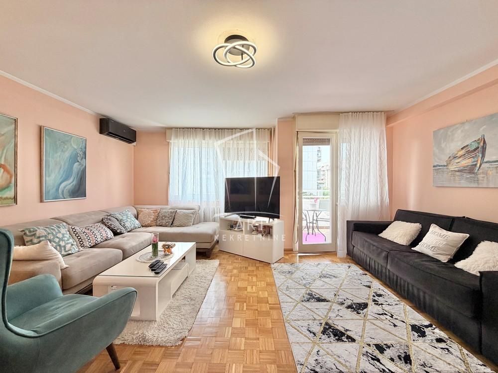 Stan na prodaju u Beogradu, Stari grad, trosoban, 82m2, cena 385000 evra