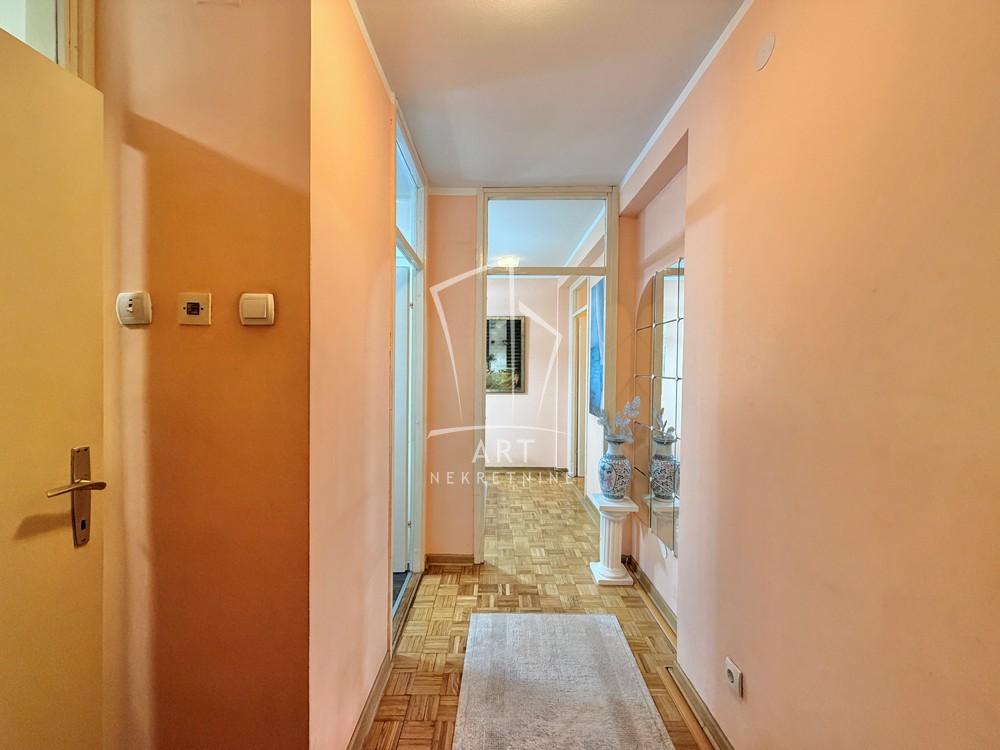 Stan na prodaju u Beogradu, Stari grad, trosoban, 82m2, cena 385000 evra