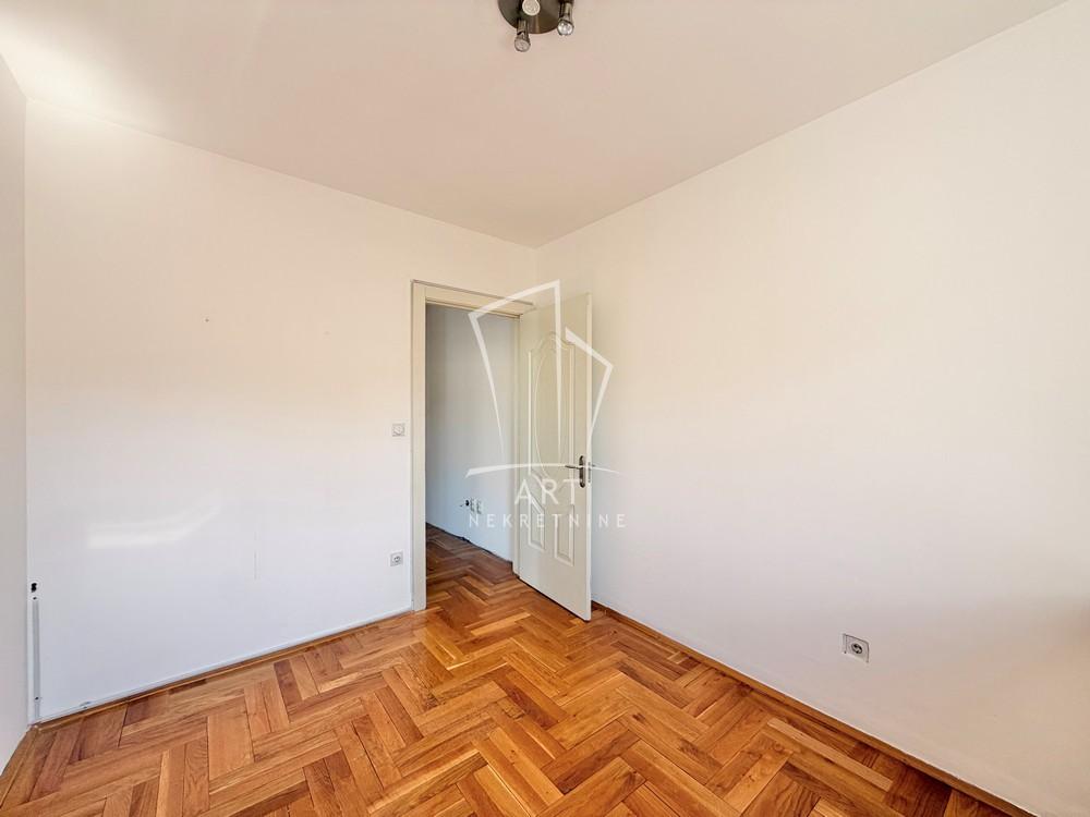 Stan na prodaju u Beogradu, Voždovac, troiposoban, 62m2, cena 246000 evra