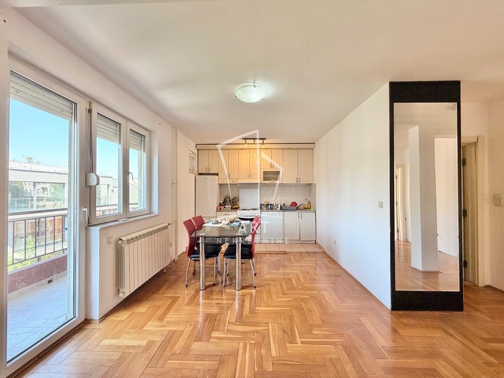 Stan na prodaju u Beogradu, Voždovac, troiposoban, 62m2, cena 246000 evra