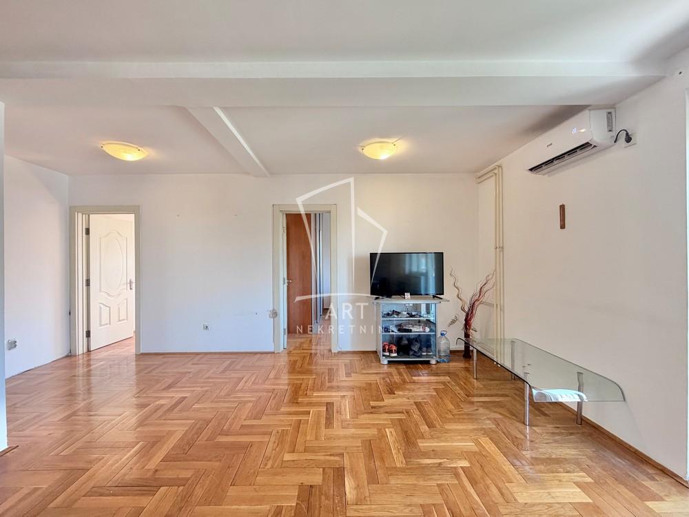 Stan na prodaju u Beogradu, Voždovac, troiposoban, 62m2, cena 246000 evra