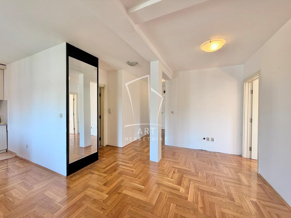 Stan na prodaju u Beogradu, Voždovac, troiposoban, 62m2, cena 246000 evra