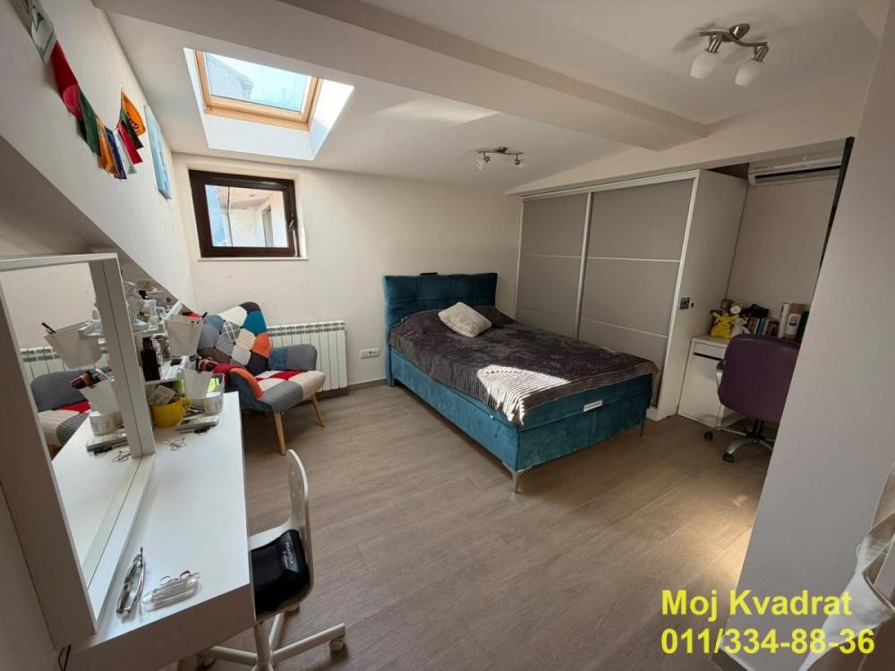 Stan na prodaju u Beogradu, Đeram pijaca, cetvorosoban, 110m2, cena 380000 evra