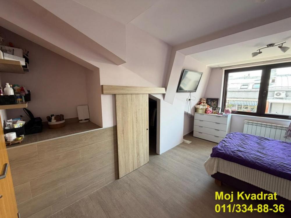 Stan na prodaju u Beogradu, Đeram pijaca, cetvorosoban, 110m2, cena 380000 evra