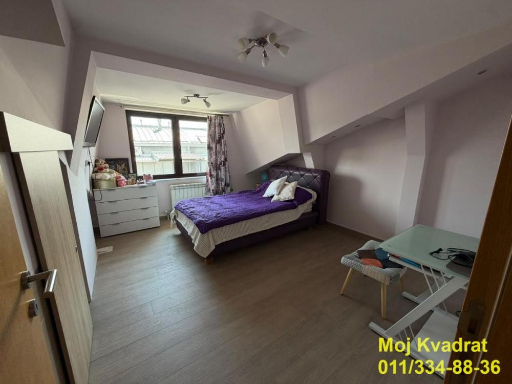 Stan na prodaju u Beogradu, Đeram pijaca, cetvorosoban, 110m2, cena 380000 evra