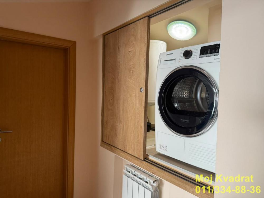 Stan na prodaju u Beogradu, Đeram pijaca, cetvorosoban, 110m2, cena 380000 evra