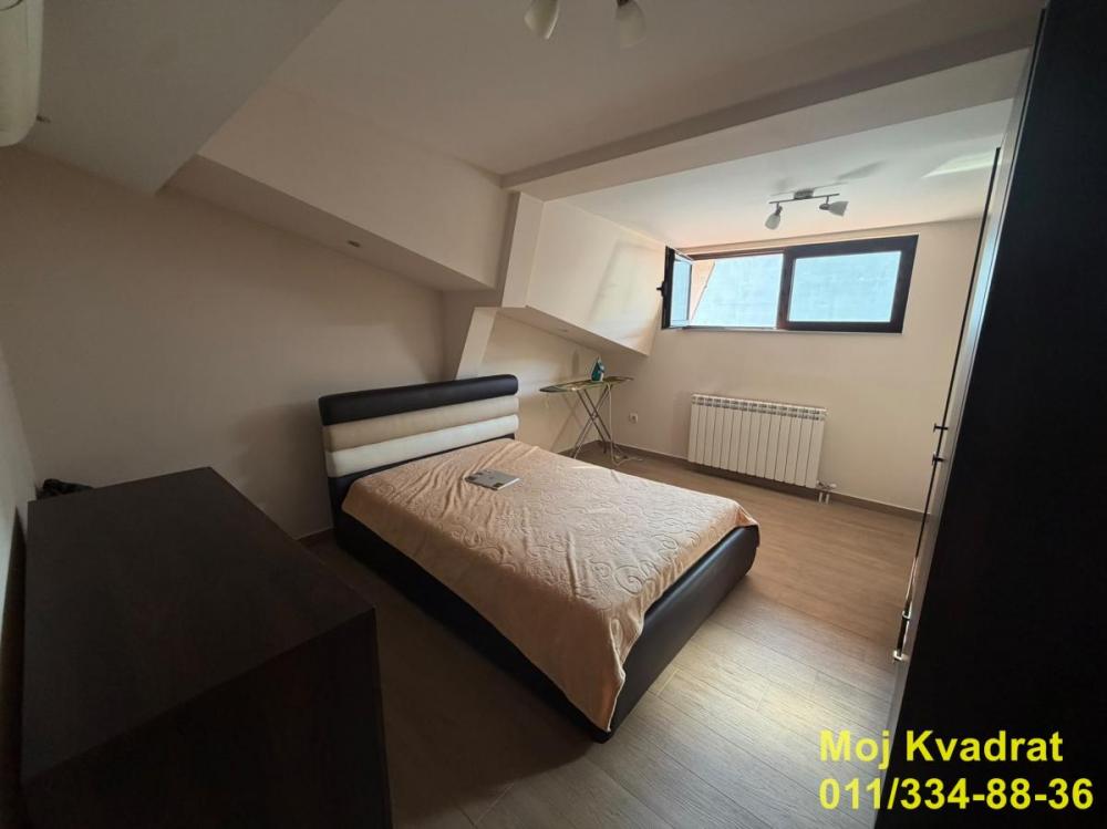 Stan na prodaju u Beogradu, Đeram pijaca, cetvorosoban, 110m2, cena 380000 evra