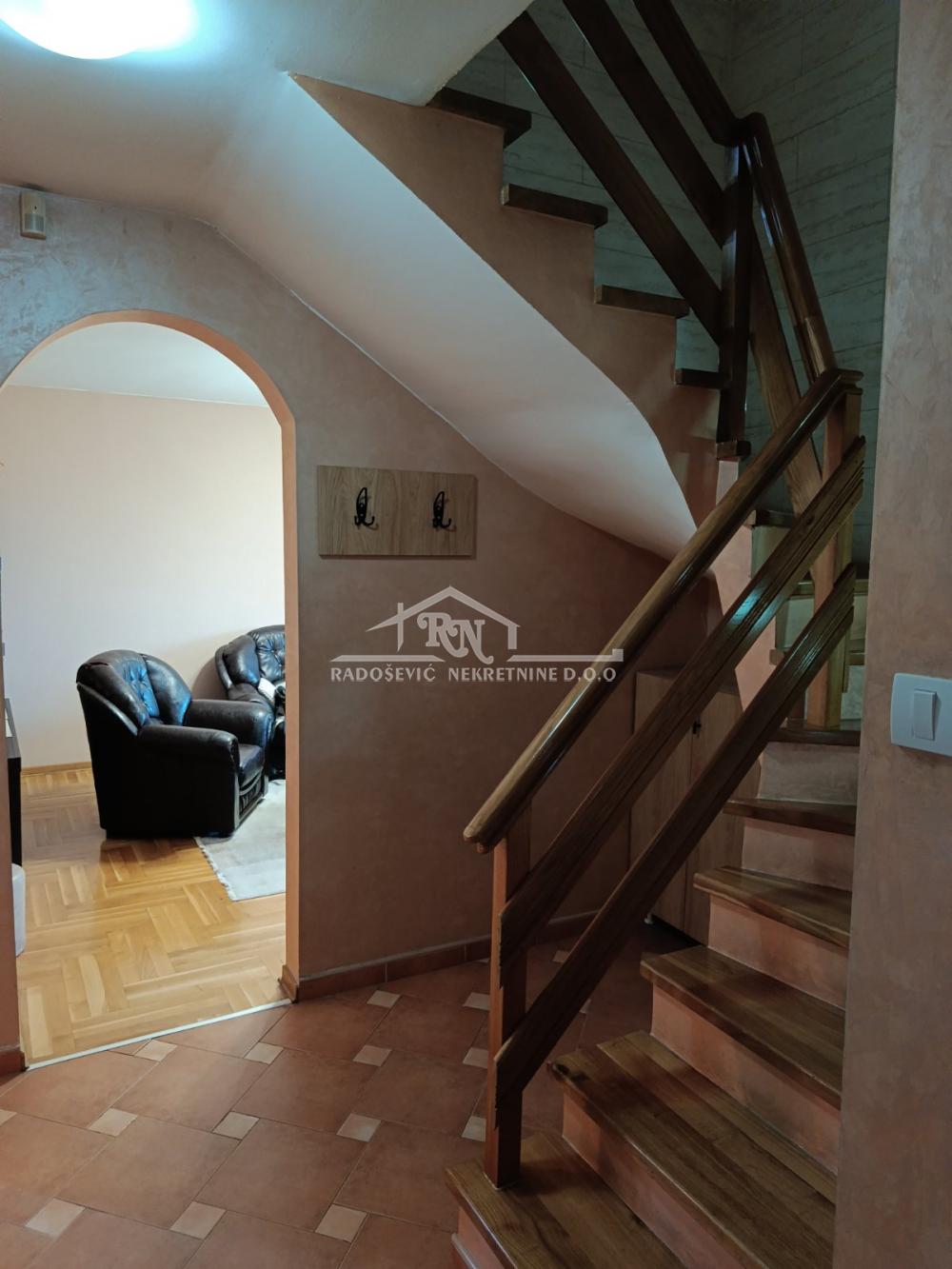 Stan na prodaju u Beogradu, Labudovo brdo, trosoban, 88m2, cena 220000 evra