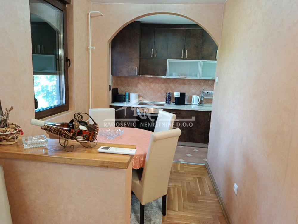 Stan na prodaju u Beogradu, Labudovo brdo, trosoban, 88m2, cena 220000 evra
