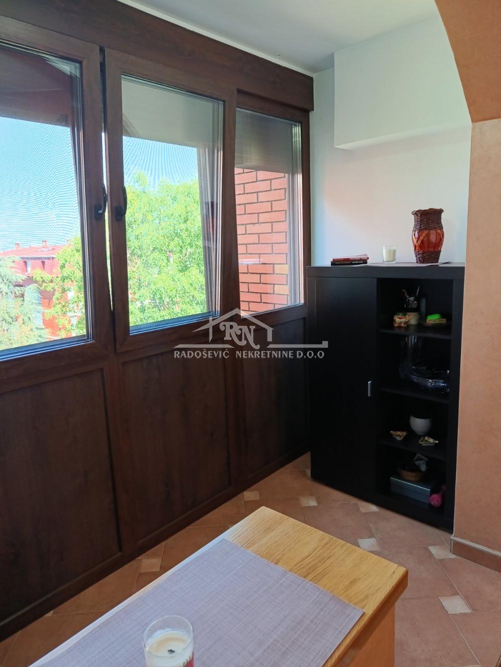 Stan na prodaju u Beogradu, Labudovo brdo, trosoban, 88m2, cena 220000 evra