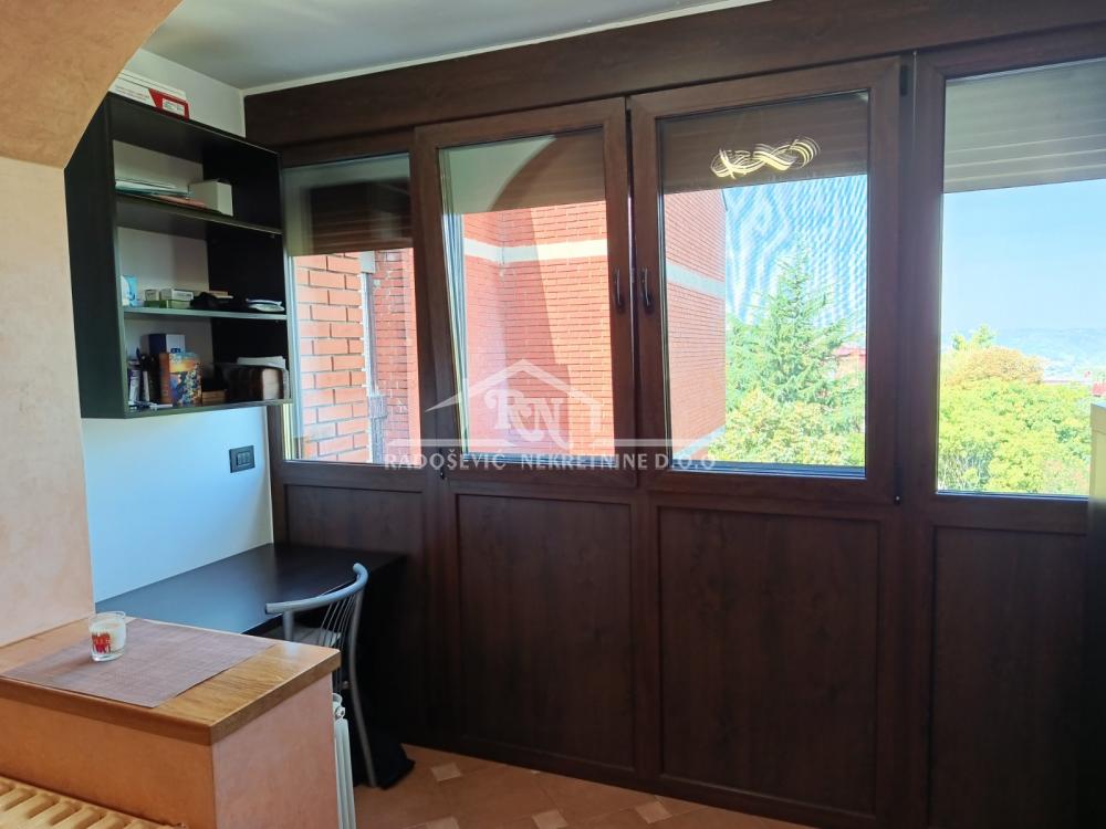 Stan na prodaju u Beogradu, Labudovo brdo, trosoban, 88m2, cena 220000 evra