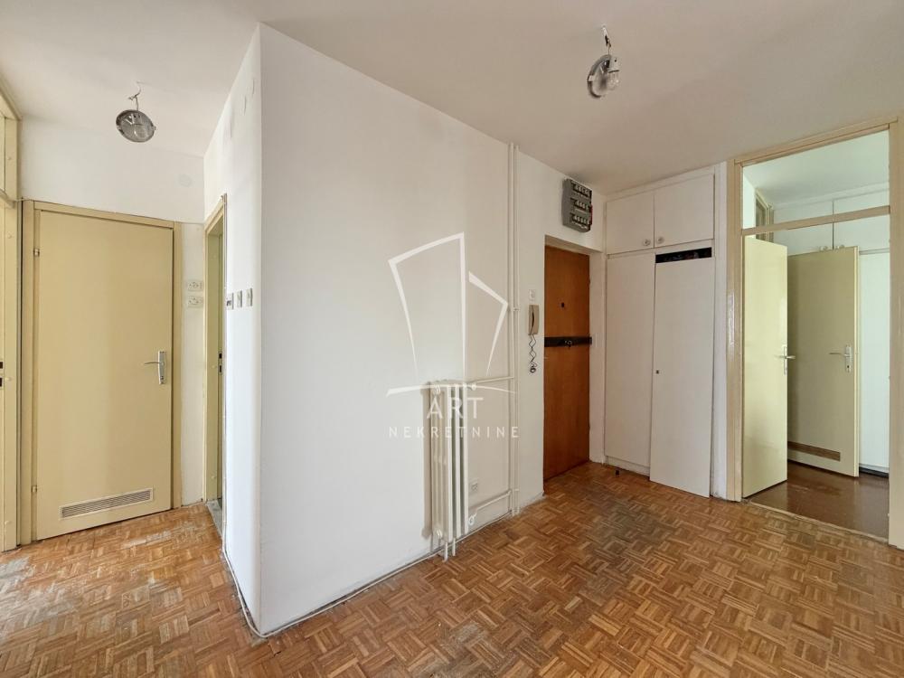 Stan na prodaju u Beogradu, Stari grad, troiposoban, 83m2, cena 360000 evra