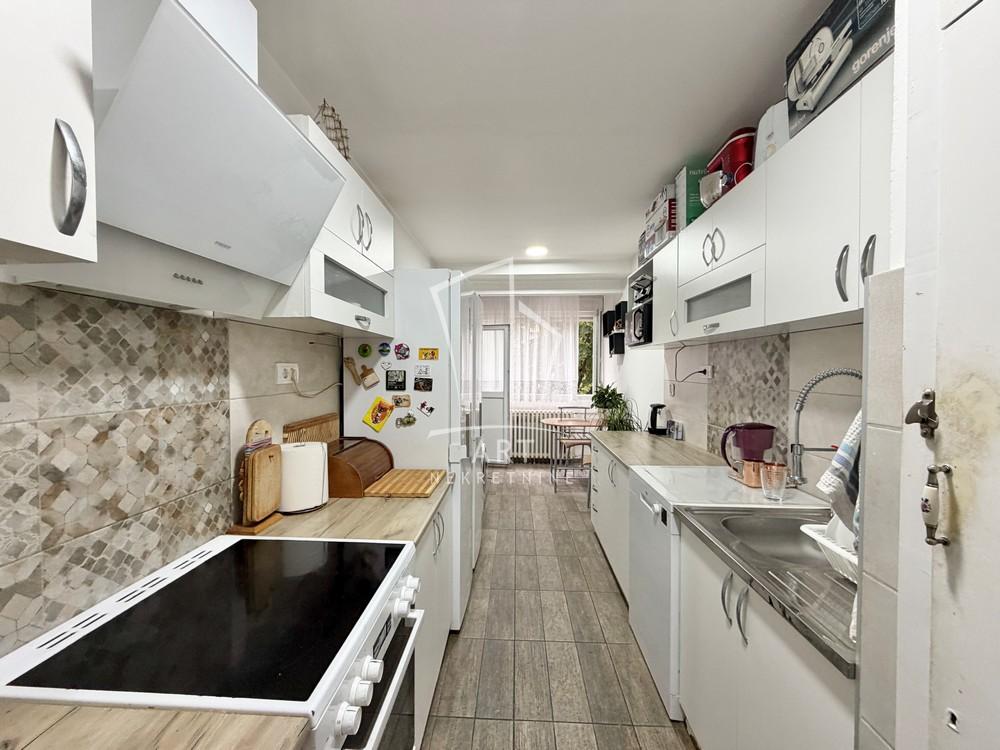 Stan na prodaju u Beogradu, Fontana, dvoiposoban, 68m2, cena 260000 evra