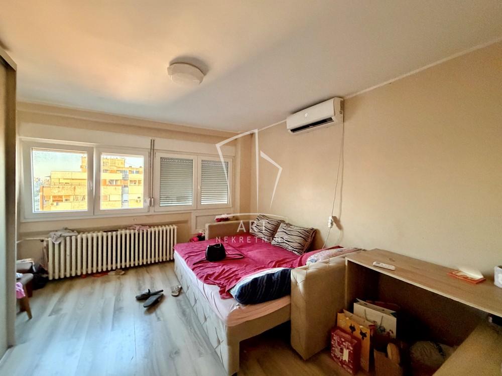 Stan na prodaju u Beogradu, Novi Beograd blok 45 (TC Enjub), troiposoban, 56m2, cena 199000 evra